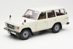 Toyota Land Cruiser J60 ホワイト Kyosho 1:18 08956W メタル