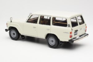 Toyota Land Cruiser J60 ホワイト Kyosho 1:18 08956W メタル - 画像 7/8