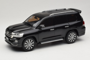 Toyota Land Cruiser LC200 ブラック Kengfai 1:18 KF024-13 メタル