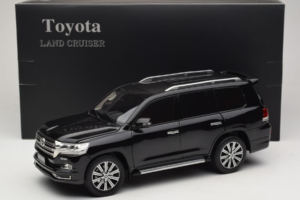 Toyota Land Cruiser LC200 ブラック Kengfai 1:18 KF024-13 メタル - 画像 8/8