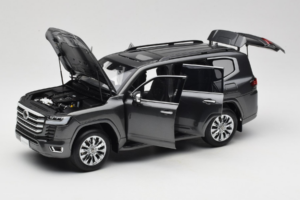 Toyota Land Cruiser LC300 ZX グレー LCD 1:18 LCD18013-ZX-GR メタル - 画像 2/8