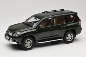 Toyota Land Cruiser Prado J150 グリーン Paudi Model 1:18 623132-GR メタル