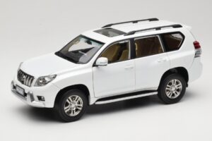 Toyota Land Cruiser Prado J150 ホワイト Paudi Model 1:18 623132-WH メタル