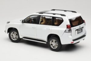 Toyota Land Cruiser Prado J150 ホワイト Paudi Model 1:18 623132-WH メタル - 画像 7/8