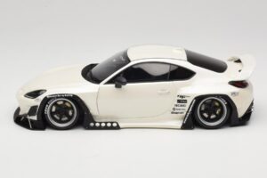 Toyota Pandem GR86 ZN8 Crystal White GT Spirit 1:18 GT498 レジン - 画像 3/6