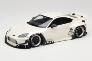 Toyota Pandem GR86 ZN8 Crystal White GT Spirit 1:18 GT498 レジン