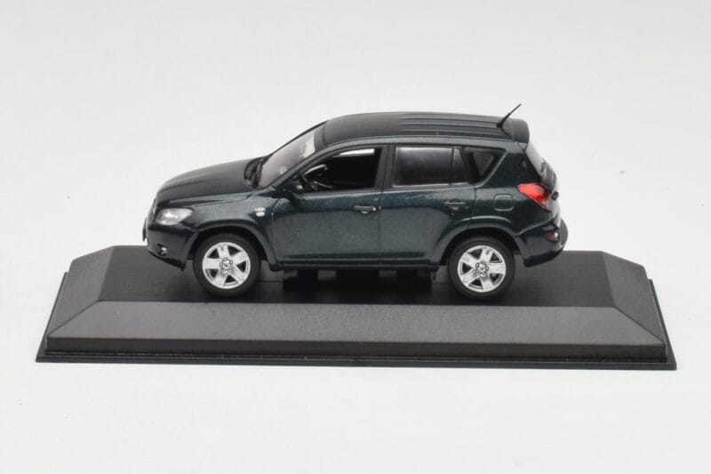 Toyota RAV4 XA20 グリーン Minichamps 1:43 TOYOTA008 メタル