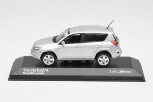 Toyota RAV4 XA30 シルバー Minichamps 1:43 400166570 メタル