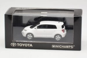 Toyota Urban Cruiser ホワイト Minichamps 1:43 400166960 メタル - 画像 2/3