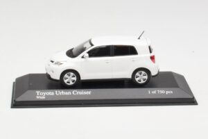 Toyota Urban Cruiser ホワイト Minichamps 1:43 400166960 メタル