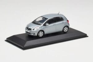 Toyota Yaris Mk2 グレイシャーブルー Minichamps 1:43 TOYOTA001 メタル - 画像 2/4