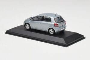Toyota Yaris Mk2 グレイシャーブルー Minichamps 1:43 TOYOTA001 メタル - 画像 3/4