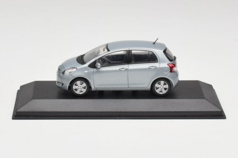 Toyota Yaris Mk2 グレイシャーブルー Minichamps 1:43 TOYOTA001 メタル