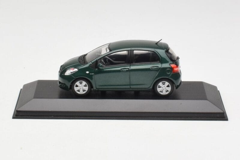 Toyota Yaris XP10 Oxford Green Minichamps 1:43 400166501 メタル