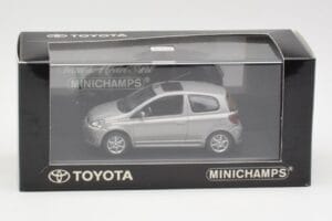 Toyota Yaris XP10 TS グレー Minichamps 1:43 TOYOTA007 メタル - 画像 2/3