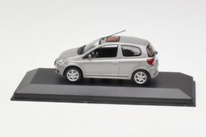 Toyota Yaris XP10 TS グレー Minichamps 1:43 TOYOTA007 メタル