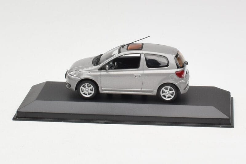 Toyota Yaris XP10 TS グレー Minichamps 1:43 TOYOTA007 メタル