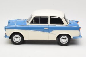 Trabant P50 ライトブルー クリーム BoS Models 1:18 BOS035 レジン - 画像 3/6