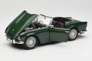 Triumph TR4 British Racing Green Revell 1:18 08827-T1 メタル - 画像 2/8