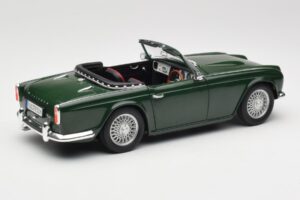 Triumph TR4 British Racing Green Revell 1:18 08827-T1 メタル - 画像 3/8