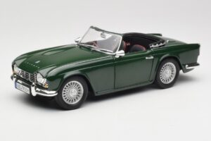 Triumph TR4 British Racing Green Revell 1:18 08827-T1 メタル