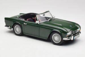 Triumph TR4 British Racing Green Revell 1:18 08827-T1 メタル - 画像 6/8