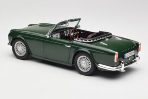 Triumph TR4 British Racing Green Revell 1:18 08827-T1 メタル - 画像 7/8