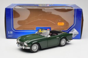Triumph TR4 British Racing Green Revell 1:18 08827-T1 メタル - 画像 8/8