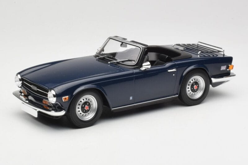 Triumph TR6 PI ダークブルー Minichamps 1:18 155132032 メタル