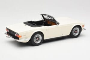 Triumph TR6 PI ホワイト Minichamps 1:18 155132035 メタル - 画像 2/6
