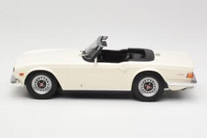 Triumph TR6 PI ホワイト Minichamps 1:18 155132035 メタル - 画像 3/6