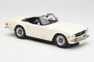 Triumph TR6 PI ホワイト Minichamps 1:18 155132035 メタル - 画像 4/6