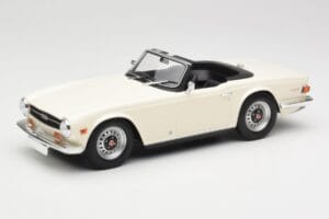 Triumph TR6 PI ホワイト Minichamps 1:18 155132035 メタル