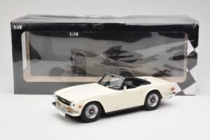 Triumph TR6 PI ホワイト Minichamps 1:18 155132035 メタル - 画像 6/6