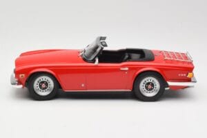 Triumph TR6 PI レッド Minichamps 1:18 155132031 メタル - 画像 3/6
