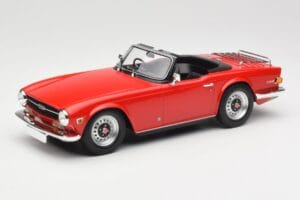Triumph TR6 PI レッド Minichamps 1:18 155132031 メタル