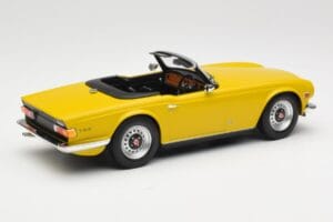 Triumph TR6 RHD イエロー Minichamps 1:18 155132034 メタル - 画像 2/6