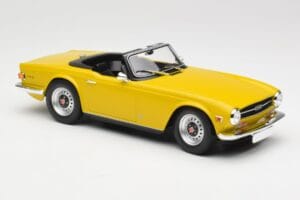 Triumph TR6 RHD イエロー Minichamps 1:18 155132034 メタル - 画像 4/6