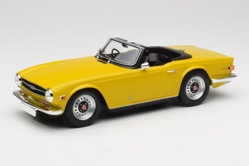 Triumph TR6 RHD イエロー Minichamps 1:18 155132034 メタル