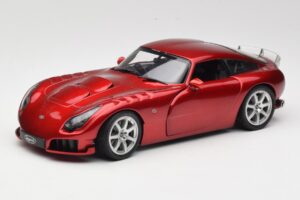 TVR Sagaris レッド Revell 1:18 08816 メタル