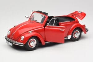 Volkswagen 1302 LS カブリオレ レッド Revell 1:18 08470 メタル - 画像 2/8