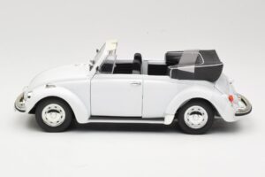 Volkswagen 1302 LS カブリオレ ホワイト Revell 1:18 8415 メタル - 画像 4/8