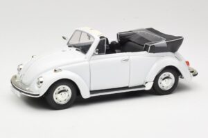 Volkswagen 1302 LS カブリオレ ホワイト Revell 1:18 8415 メタル