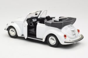 Volkswagen 1302 LS カブリオレ ホワイト Revell 1:18 8415 メタル - 画像 5/8