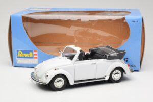 Volkswagen 1302 LS カブリオレ ホワイト Revell 1:18 8415 メタル - 画像 8/8