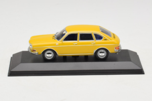 Volkswagen 411 イエロー Minichamps 1:43 VW005 メタル