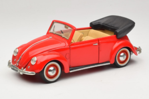 Volkswagen Beetle カブリオレ レッド Maisto 1:18 56010 メタル