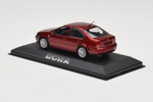 Volkswagen Bora Mk4 Red Metallic Minichamps 1:43 VW003 メタル - 画像 3/4