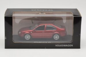 Volkswagen Bora Mk4 Red Metallic Minichamps 1:43 VW003 メタル - 画像 4/4