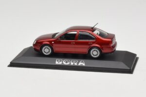 Volkswagen Bora Mk4 Red Metallic Minichamps 1:43 VW003 メタル
